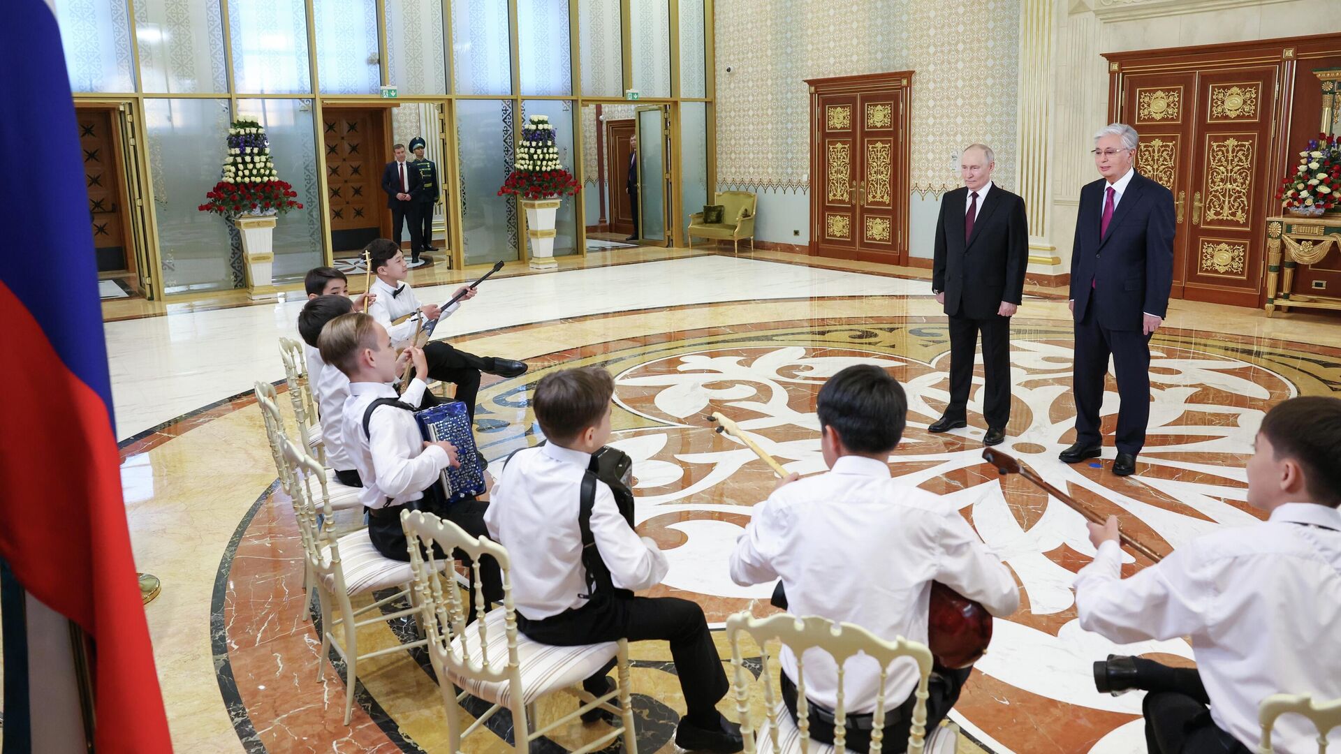 Песков сообщил о неофициальной беседе Путина с Токаевым