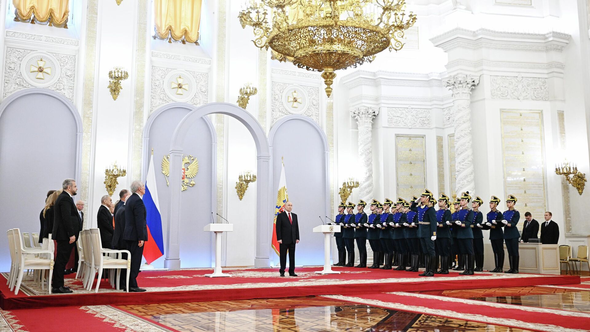 Путин подчеркнул выдающиеся заслуги лауреатов госпремий и Героев Труда