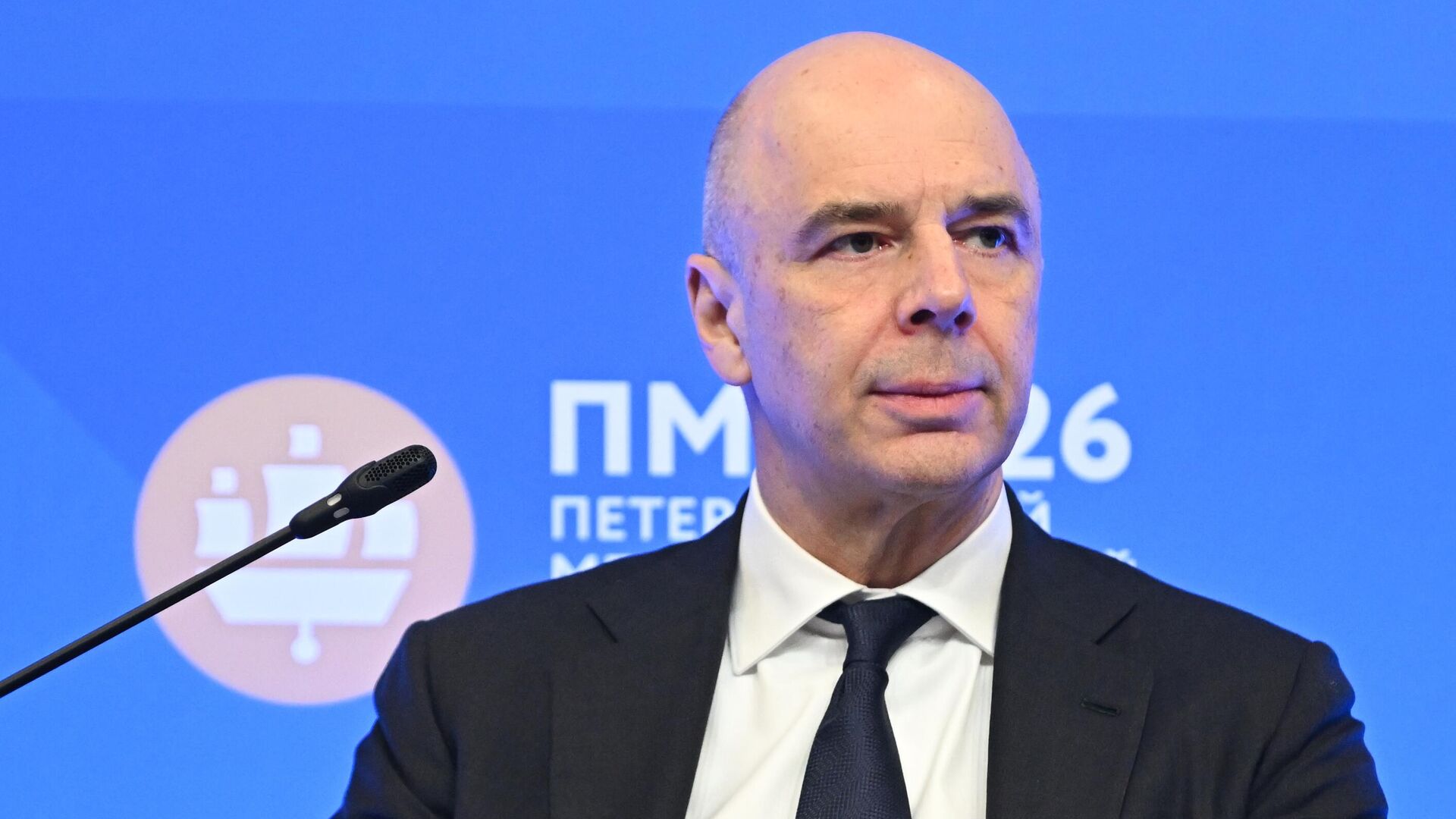 Силуанов сообщил, что Минфин рассматривает варианты цены отсечения на нефть