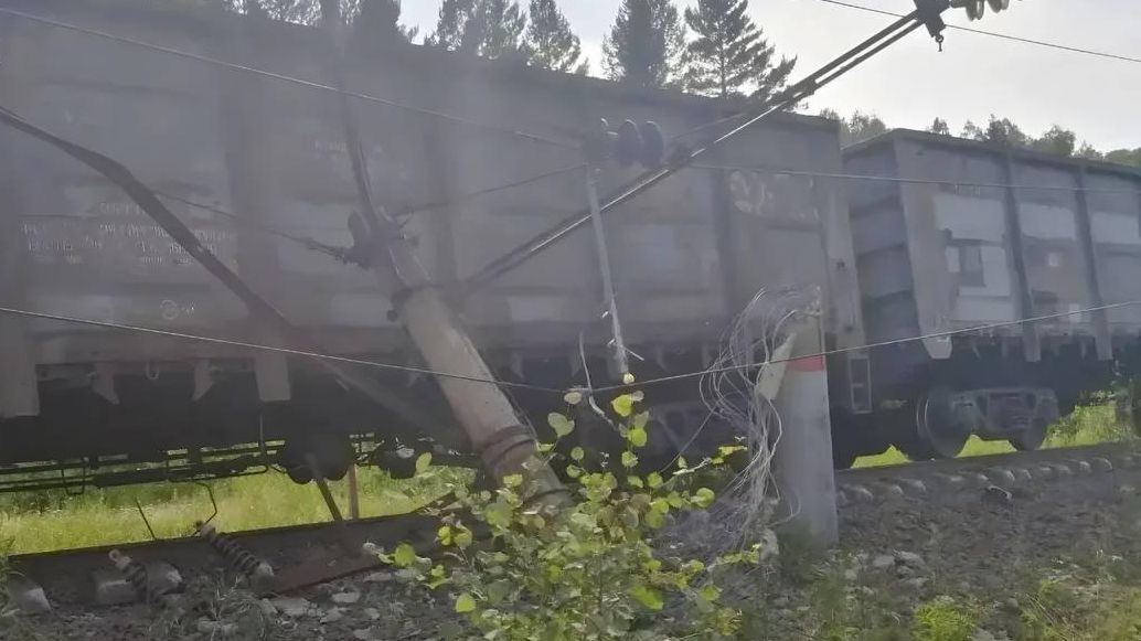 В Красноярском крае движение поездов восстановили после схода вагонов