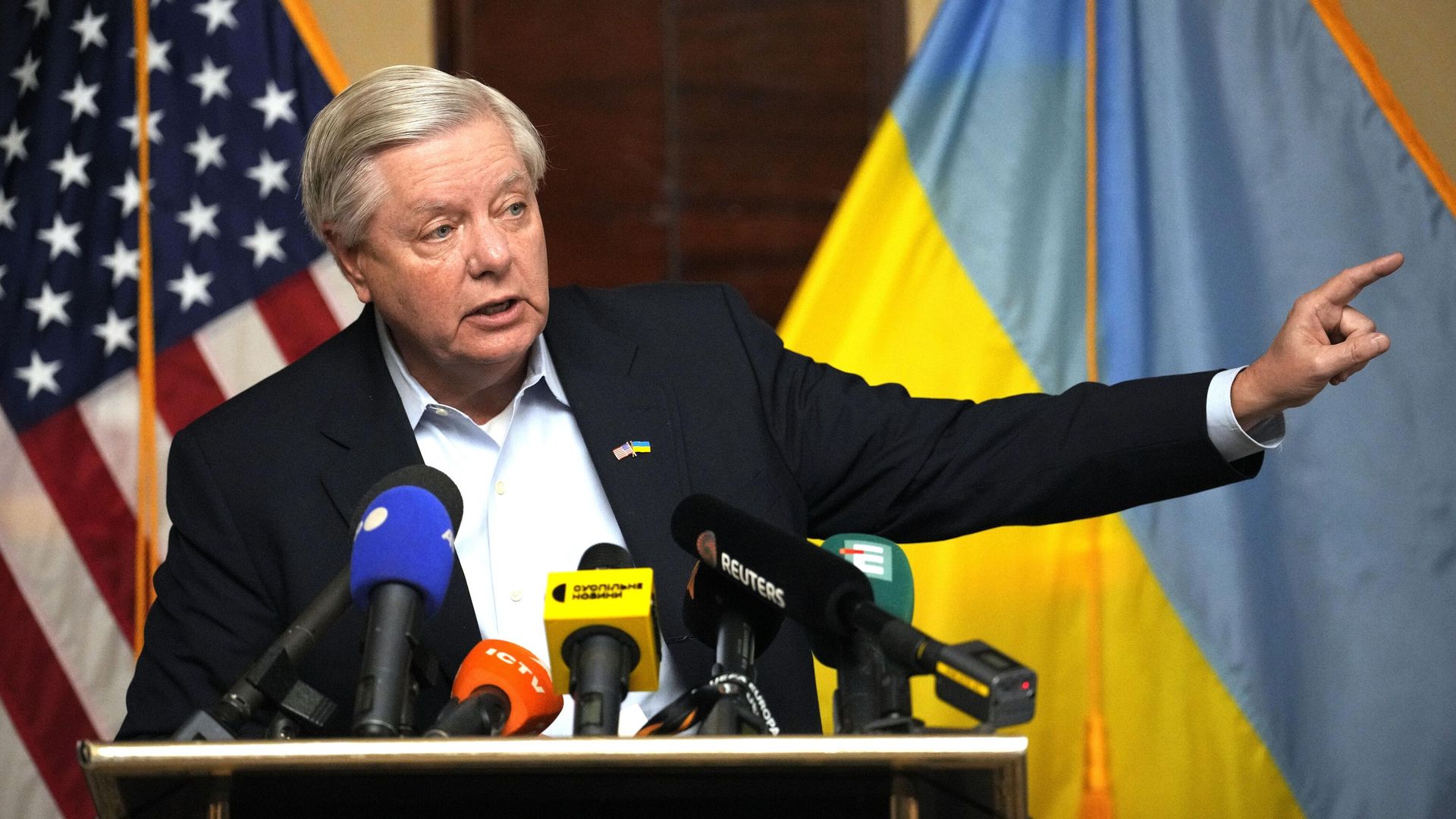 Сенатор Грэм* навещал Украину за несколько дней до своей смерти